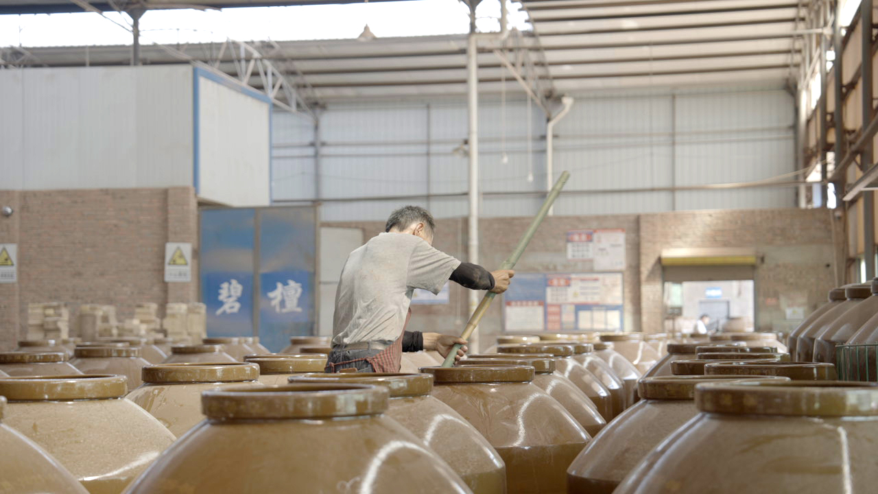 土陶酒坛生产车间